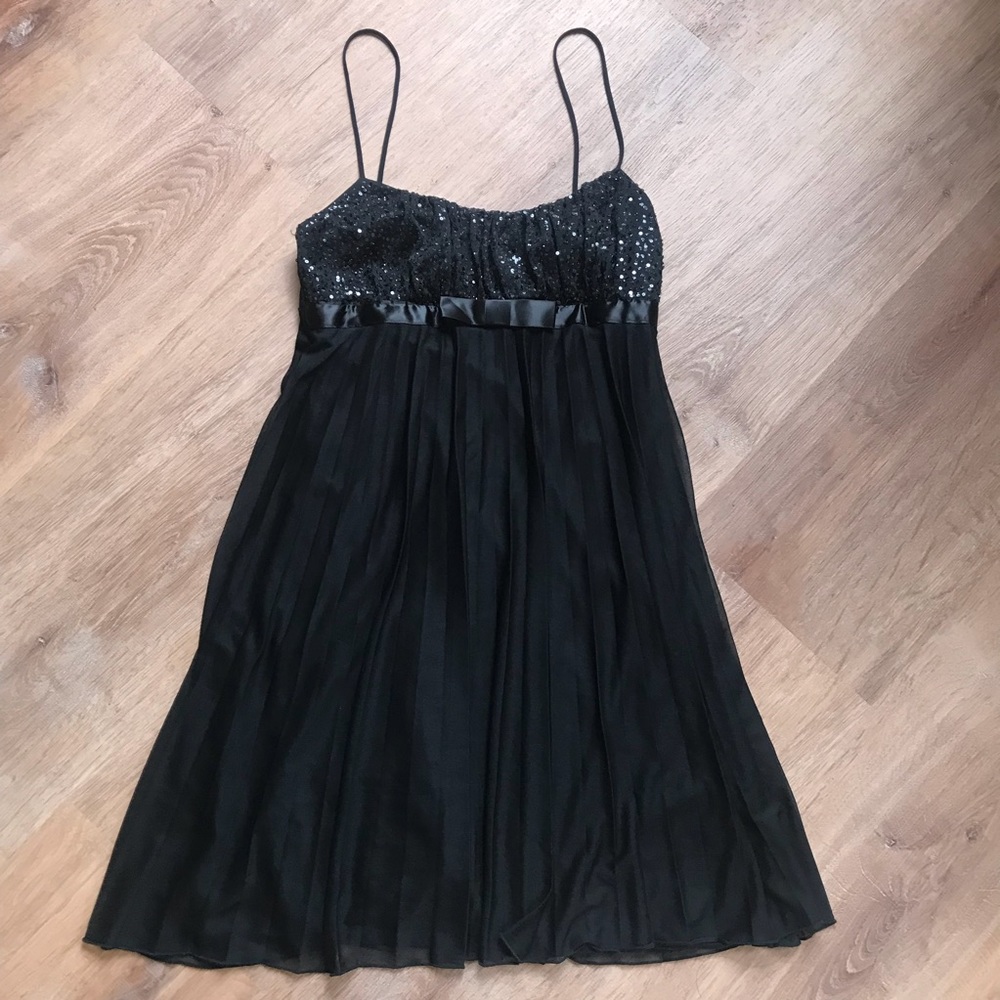 •Black Dress•